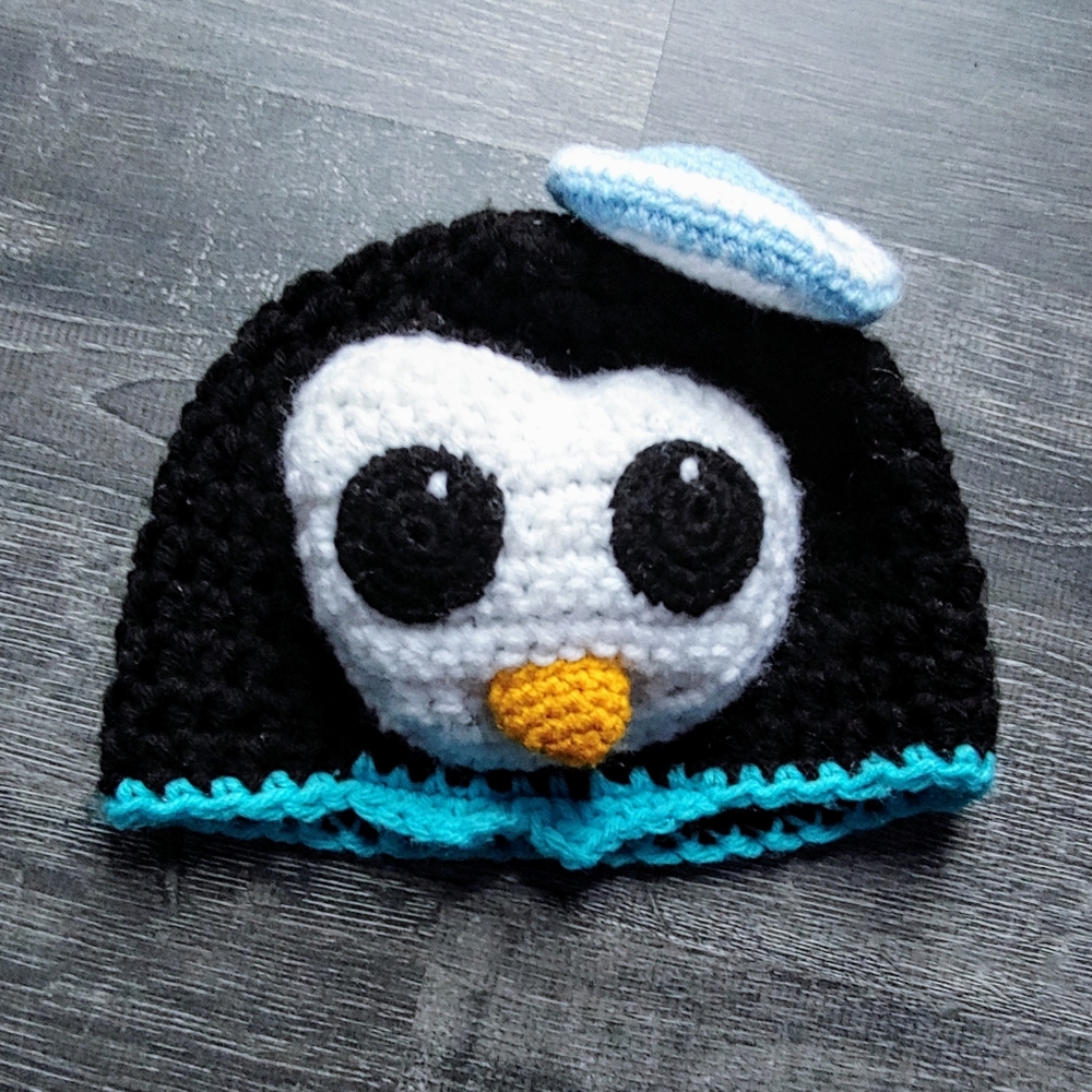 Infant/toddler knit penguin hat